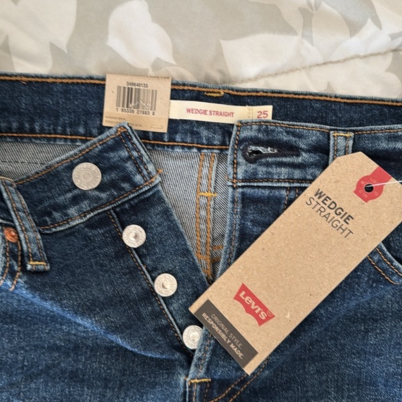 25x28 Levi’s wedgie straight jeans brand new with tags - Picture 3 of 4